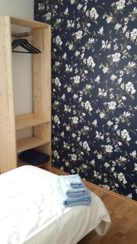 a bedroom with a black and white floral wallpaper at Hotel Bad Langensalza Eichenhof in Bad Langensalza