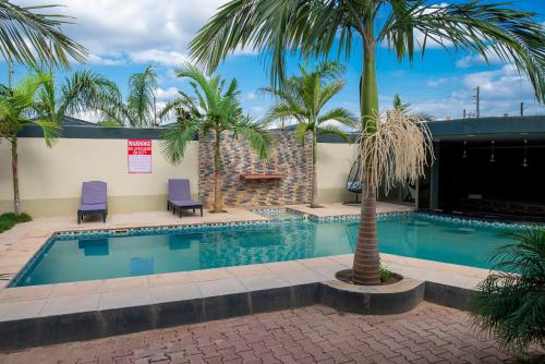 Piscina en o cerca de EMC Luxury 4BR Villa ,Pool, Solar , Starlink Wifi