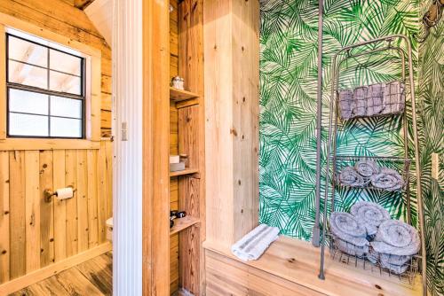 een badkamer met een houten lambrisering bij Charming Lake Sinclair Cabin Fire Pit, Dock in Sparta