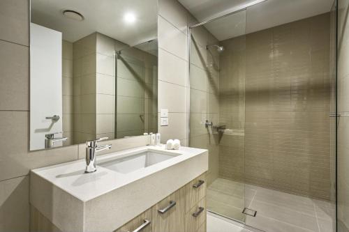 Quest Woolloongabba tesisinde bir banyo