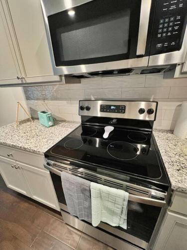 Large House, Backyard, WiFi & FreeParking – Photos 2