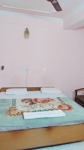 a bed with avertisementatronatronatronstrationstrationstrationstrationstrationstrationstrationstration at Hotel Atul Regency in Rāmpur