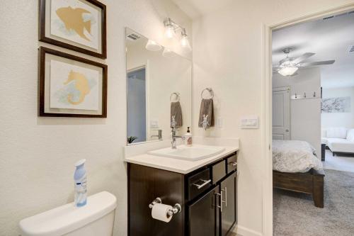 een badkamer met een wastafel en een toilet bij Ideally Located Merced Vacation Rental! in Merced