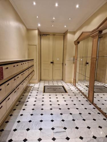 Ένα μπάνιο στο Le Michelangelo - Place Masséna