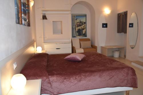 a bedroom with a bed with a pink pillow on it at Il Belvedere in Matera