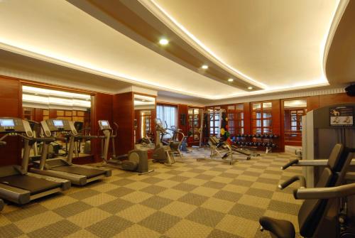
Das Fitnesscenter und/oder die Fitnesseinrichtungen in der Unterkunft Kempinski Hotel Shenzhen

