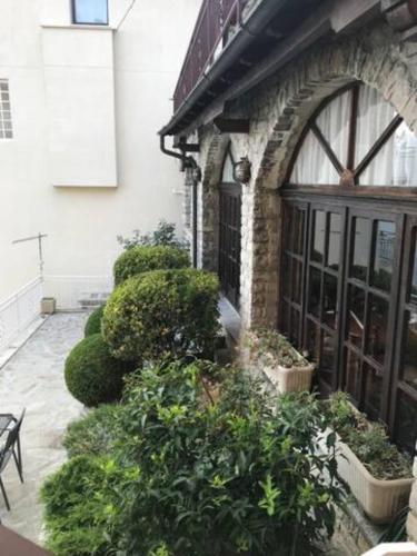 a courtyard with plants and a building with a door at VillaMarinaPigra Lake View Apartments in Pigra