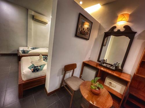 Gallery image of Monsoon Riverside Hotel in Phnom Penh