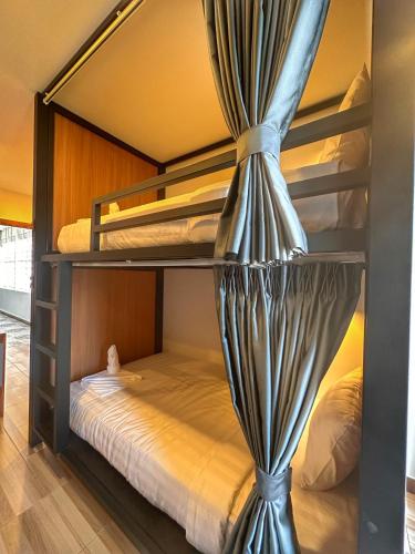Gallery image of Monsoon Riverside Hotel in Phnom Penh
