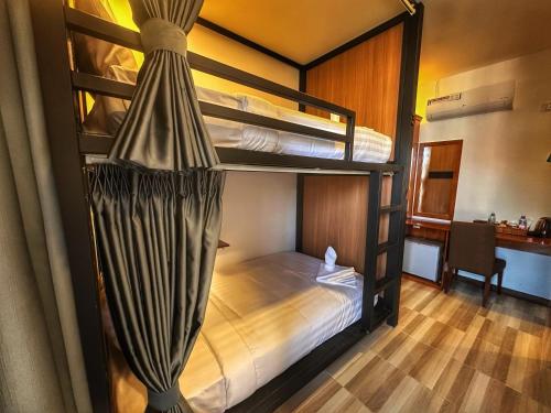 Gallery image of Monsoon Riverside Hotel in Phnom Penh