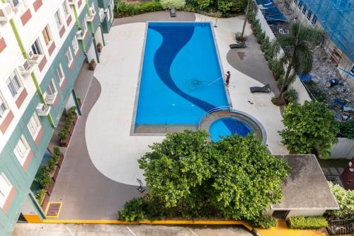 View ng pool sa Functional 1-br Space in Amaia with Fast Internet o sa malapit