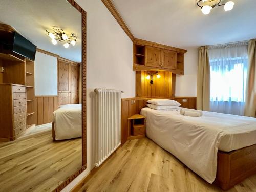 Una cama o camas en una habitación de B&B Cèsa Planber Mountain View SKI-IN SKI-OUT