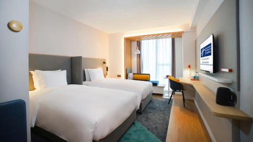 Postel nebo postele na pokoji v ubytování Holiday Inn Express Chengdu Tianfu Airport Zone by IHG