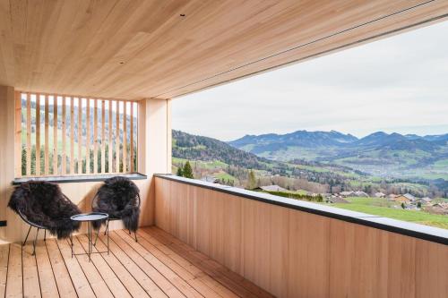 a balcony with two chairs and a view of mountains at HEUBERG 1014 - FERIEN - Wohnen in Schwarzenberg