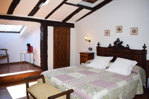 a bedroom with a bed and a table and a chair at Habitaciones Casona De Linares in Selaya