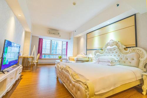 a large bedroom with a large bed and a flat screen tv at Orange International Hotel Guangzhou Zhujiang New Town US Consulate General Guangzhou Branch - Free Shuttle Bus to Canton Fair Complex During Canton Fair Period in Guangzhou