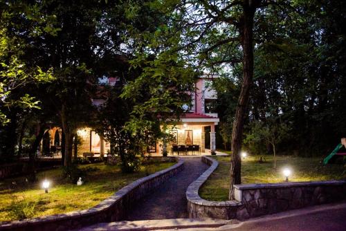 Villa Monako 2000にある庭
