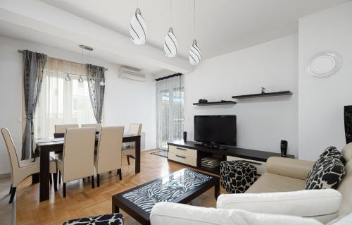 Nice Apartment Dana with Garden & Grill