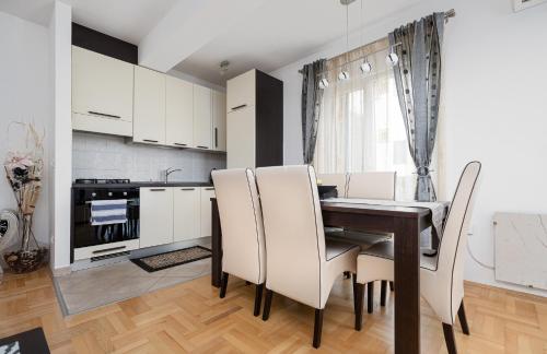 Nice Apartment Dana with Garden & Grill