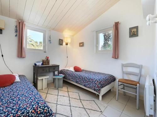 Posteľ alebo postele v izbe v ubytovaní Maison Familiale Calme avec Jardin et Terrasse Plein Sud - Les Portes-en-Ré - FR-1-434-103