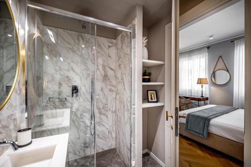 A bathroom at Hs4U Ricasoli Luxury apartment near Duomo N.2