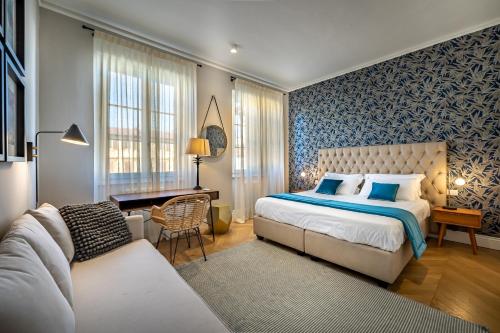 A bed or beds in a room at Hs4U Ricasoli Luxury apartment near Duomo N.2