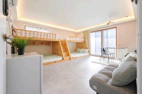 Llit o llits en una habitació de Bliss penthouse2