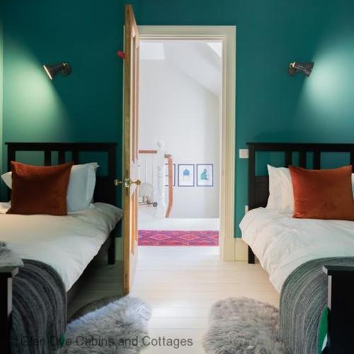 Ένα ή περισσότερα κρεβάτια σε δωμάτιο στο North Lodge & River Cabin