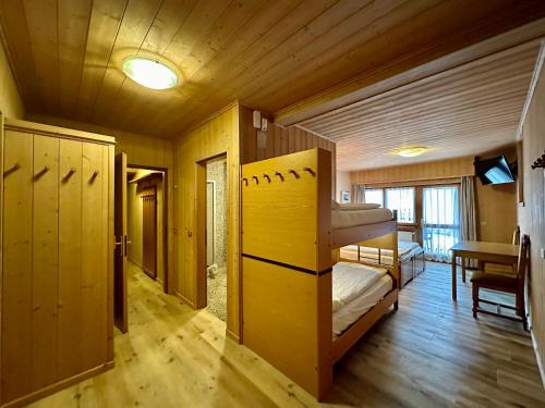 Postel nebo postele na pokoji v ubytování B&B Family Accommodation Canazei SKI-IN SKI-OUT