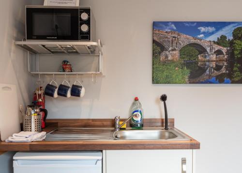 Kuchyň nebo kuchyňský kout v ubytování Union Street Suites