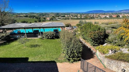 Spoleto-poolside-slps 20, Gardens, pool, jaccuzzi - a fairy tale setting