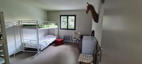 a small room with a bunk bed and a desk at Villa d'architecte Uzes in Sainte Anastasie - Aubarne