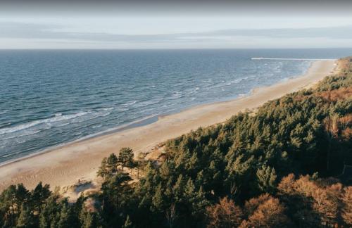an aerial view of a beach next to the ocean at Holzhütte Ole zw. Meer & Wald mit Kamin & Sauna in Behrensdorf