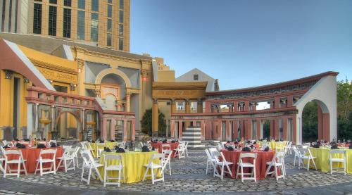 Loews New Orleans Hotel Image