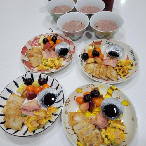 a group of plates of food on a table at Yilan Weird Home in Dayin