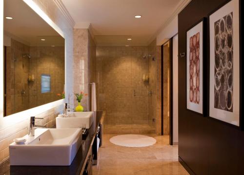 a bathroom with two sinks and a shower at Loews Atlanta Hotel in Atlanta