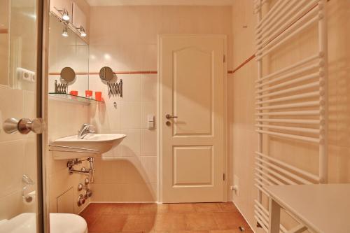 Ένα μπάνιο στο Sunshine-Residenz Sunshine Residenz Appartement 2