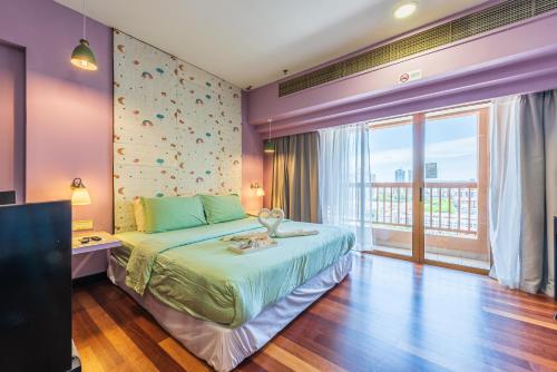 a bedroom with a bed and a large window at Resort Suites @ Sunway Pyramid & Sunway Lagoon in Petaling Jaya