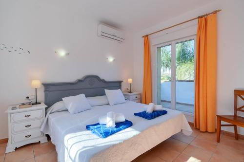 a bedroom with a bed with two towels on it at Monte Turquesa in Jávea