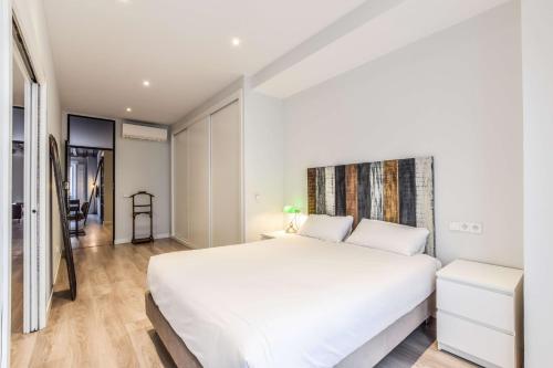 Llit o llits en una habitació de Apartment next to Gran Vía- Madrid Center