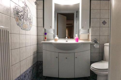 a bathroom with a sink and a toilet at 2 bedroom holiday flat, renovated, in the centre in Asprovalta