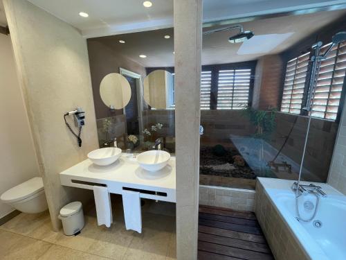 Ένα μπάνιο στο Gran Hotel Guadalpín Banus
