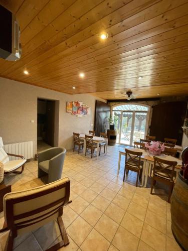 Posezení v ubytování L'Oustaloise