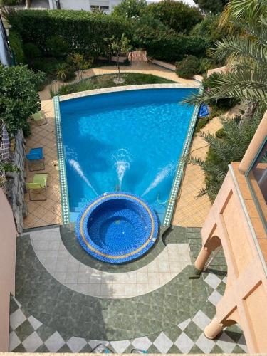 a large swimming pool with a fountain in the middle at Maroccana in Dobra Voda