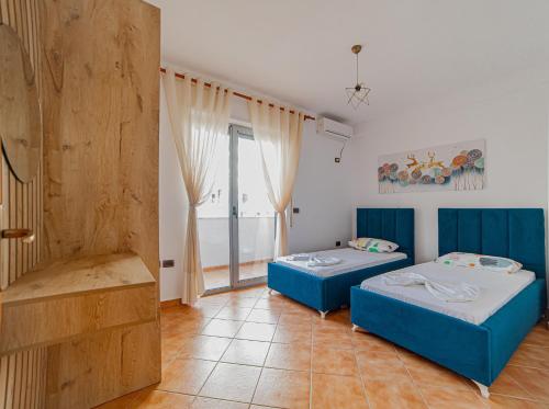 Llit o llits en una habitació de Ajla Apartment