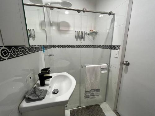 Ένα μπάνιο στο Modern apartment/Studio