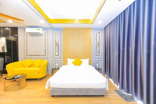 Кровать или кровати в номере Căn Hộ TMS Quy Nhơn
