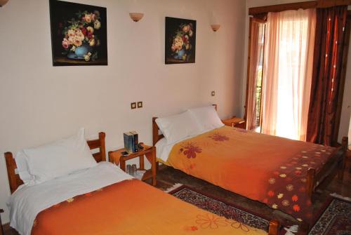 Ένα ή περισσότερα κρεβάτια σε δωμάτιο στο Hotel Andreas