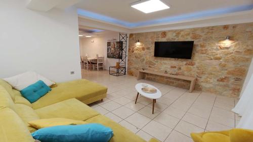 Xenius Zeus Luxury Suites in Nea Flogita