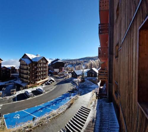 Bazén v ubytování Risoul Appartement 2 chambres Piscine Balcons de Sirius nebo v jeho okolí